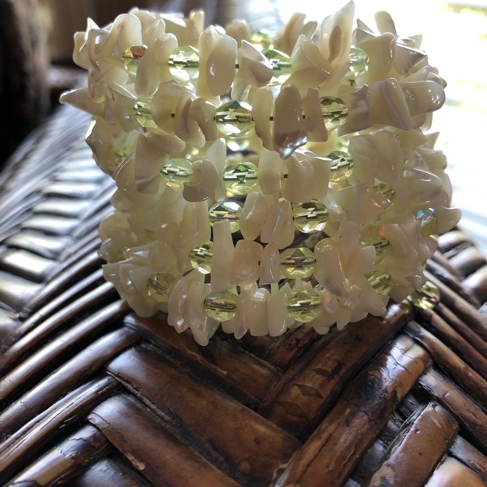 Shell Bracelet! 🏝🏝🏝 - Picture 3 of 4